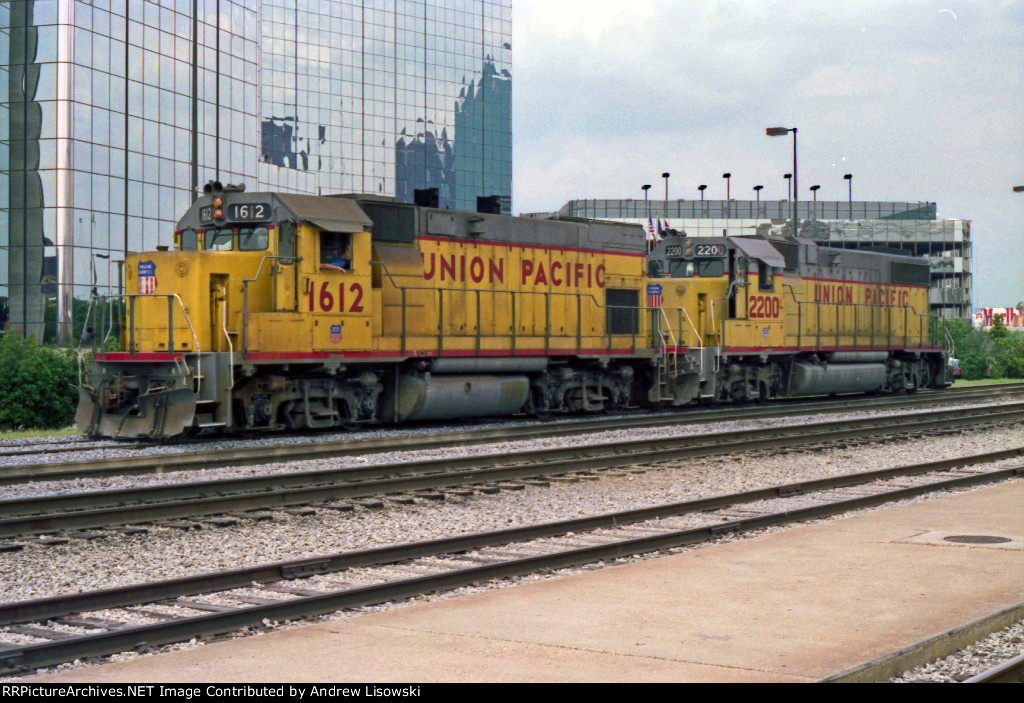 Union Pacific Geeps 1612, 2200